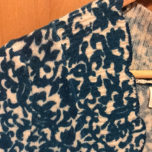 Moth wool sweater - Picture 2 of 4